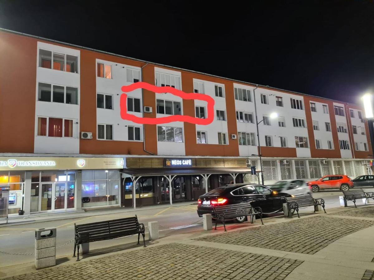 Ferienwohnung Apartament Ultra Central 1 Hunedoara Exterior foto