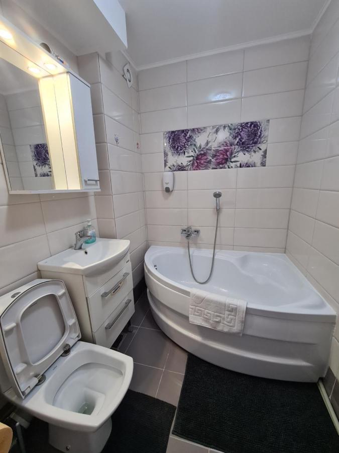Ferienwohnung Apartament Ultra Central 1 Hunedoara Exterior foto